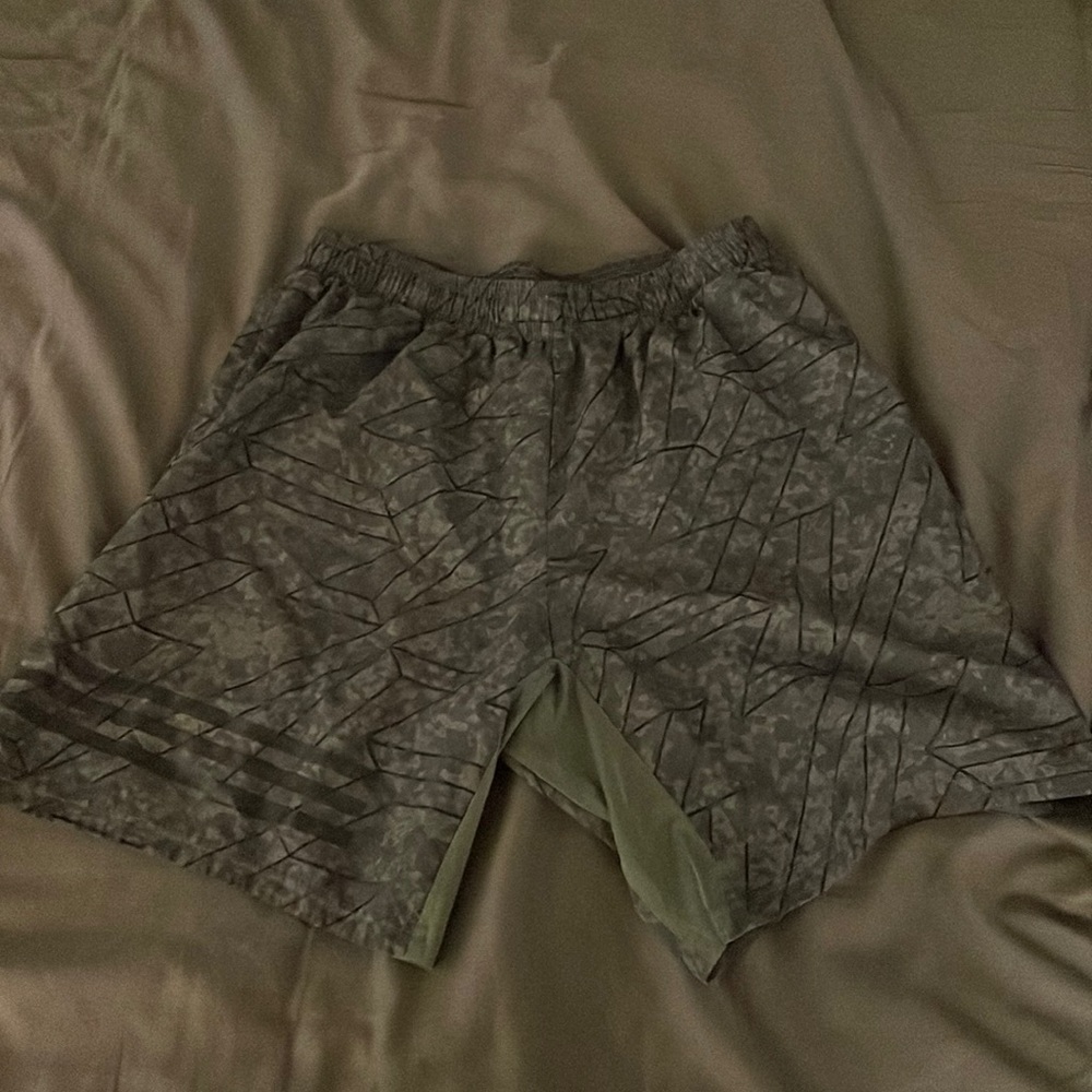 Medium camouflage adidas short